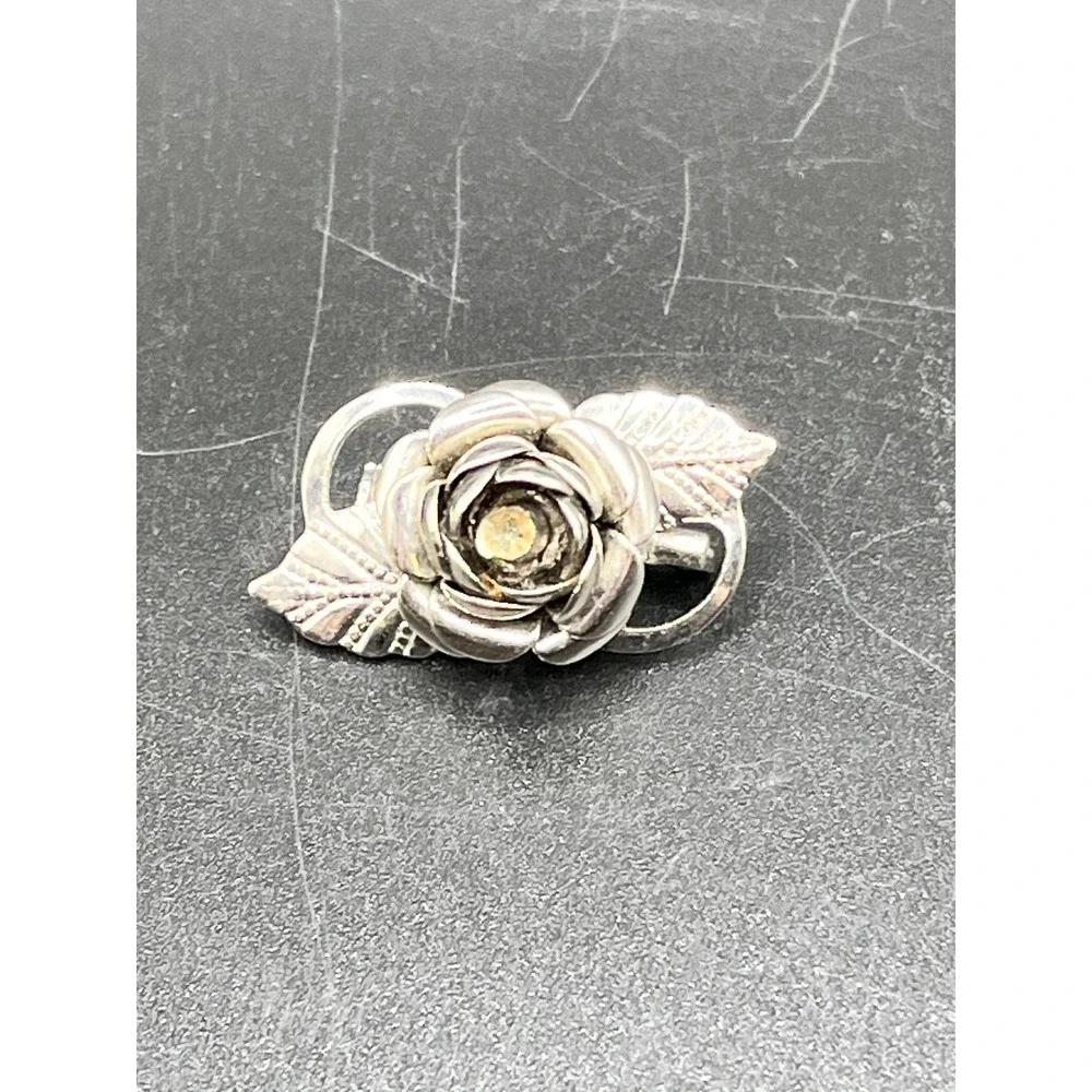 Silver Tone Rose Flower Pin Brooch Leaf Detail Jewelry Women's Fashion Vtg Style